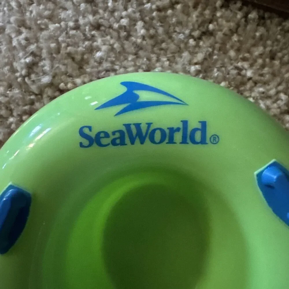 Sea World Aquatica Bowl Water Raft Float Inner Tube Dipping Snack Collectible